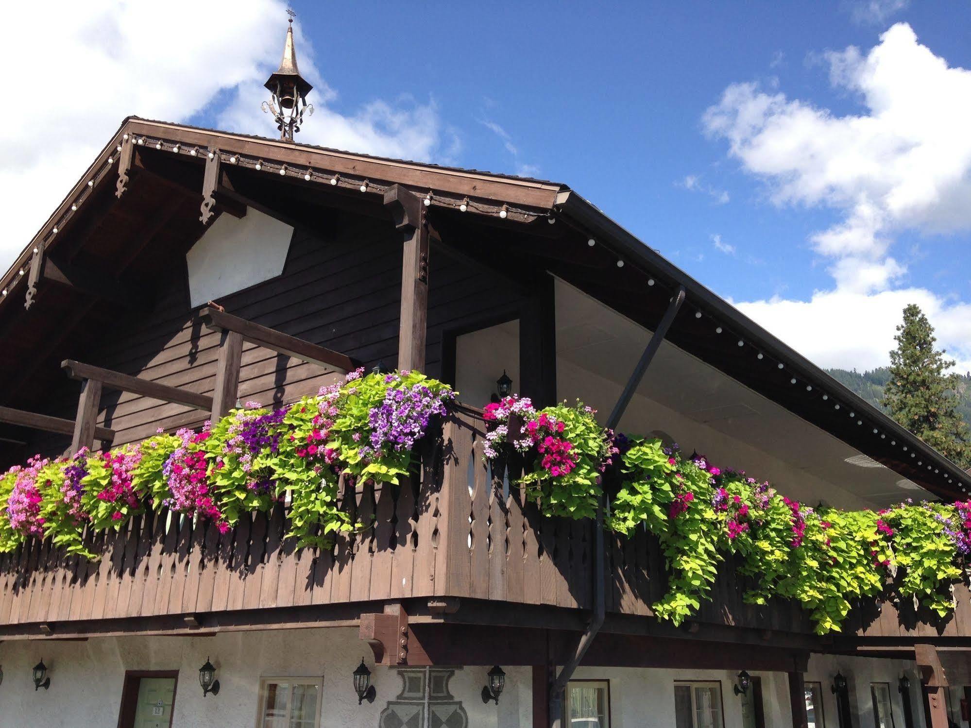 Linderhof Inn Leavenworth Exterior photo